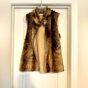 Faux fur sweater vest. Size XL.